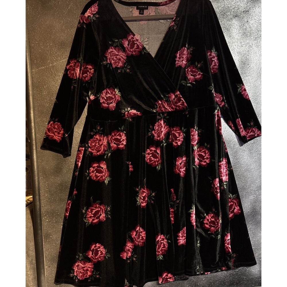 Torrid Black Velvet Velour Faux Wrap Skater Dress Pink Roses Plus Size 2 (2X)